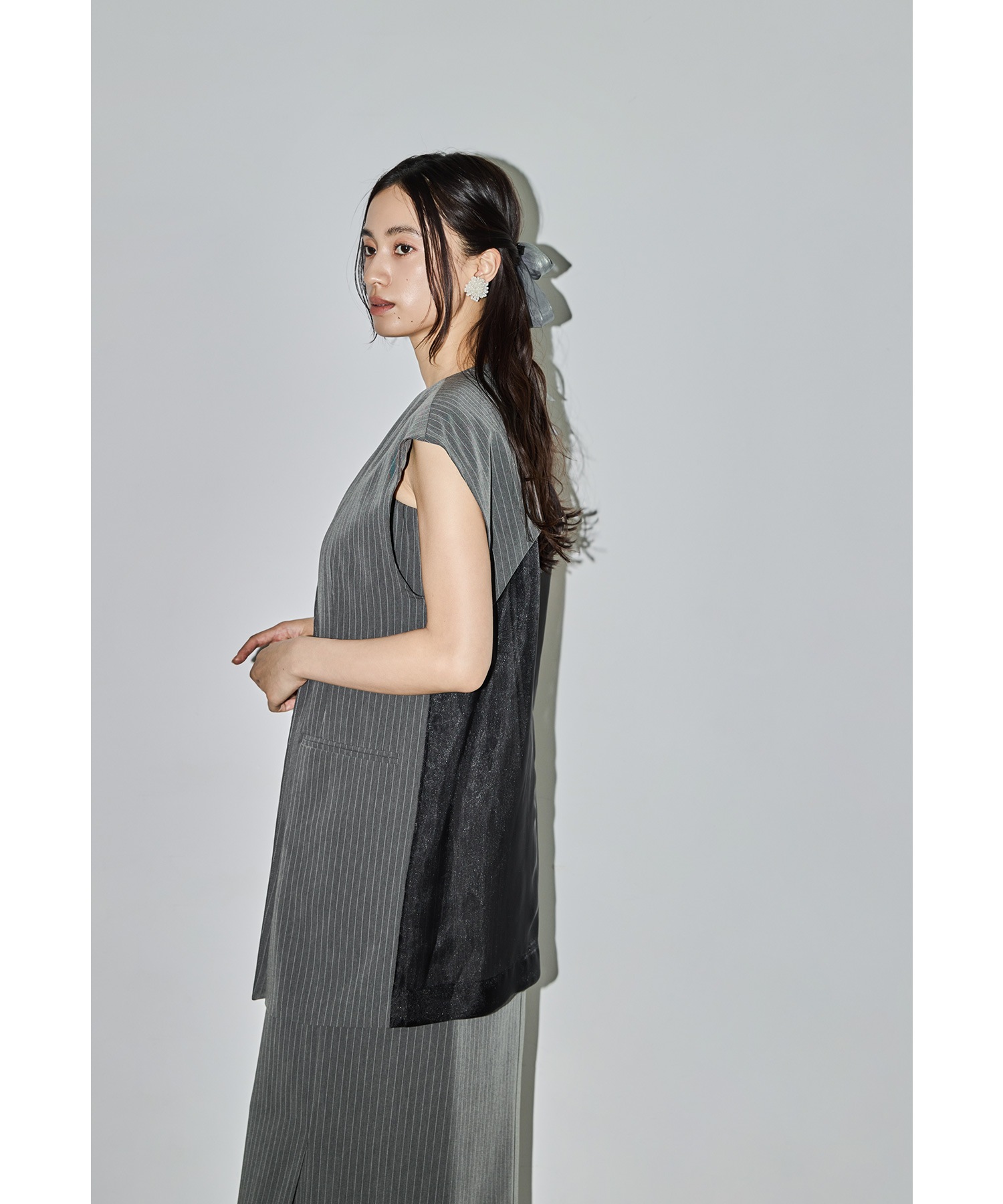 バックシアージレセットアップドレス パーティードレス 結婚式 ベスト キャミワンピース 2点セット レイヤード 羽織 ノースリーブ 無地 ストライプ シンプル お呼ばれ パーティー 二次会 披露宴