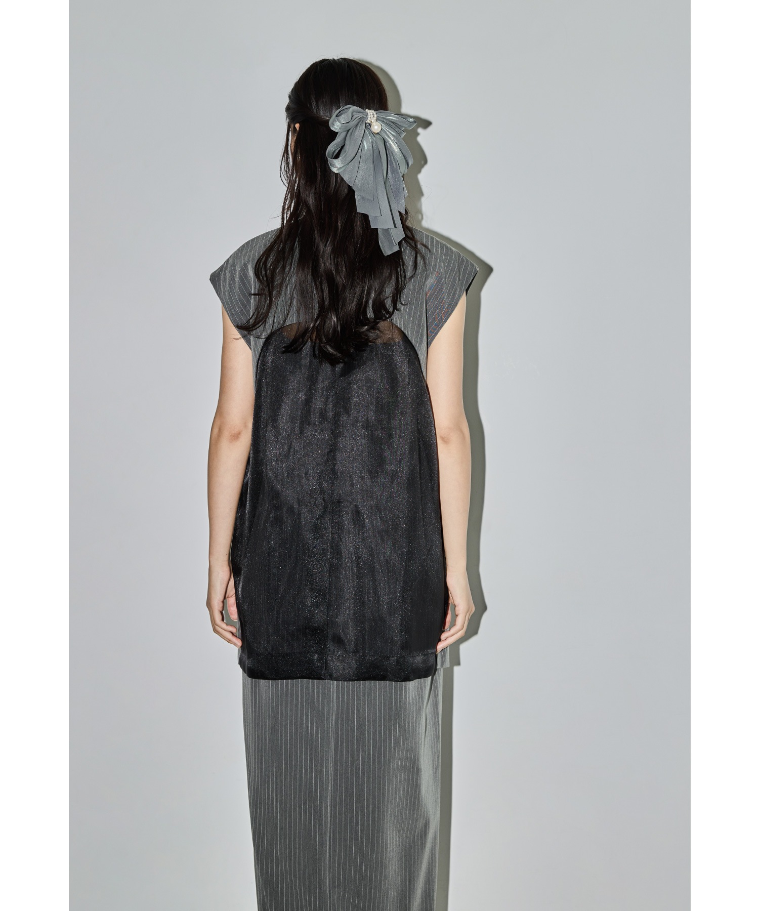 バックシアージレセットアップドレス パーティードレス 結婚式 ベスト キャミワンピース 2点セット レイヤード 羽織 ノースリーブ 無地 ストライプ シンプル お呼ばれ パーティー 二次会 披露宴