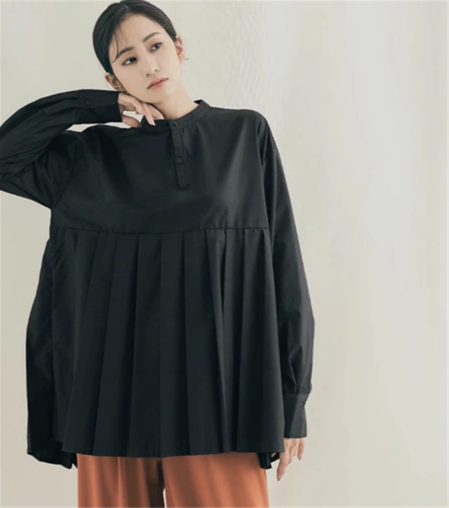 トップス シャツ ロング 袖あり 長袖 ラウンドネック 胸下切り替え プリーツ タックスリーブ かわいい 大人可愛い きれいめ シンプル カジュアル おしゃれ 大人女子 こなれ感 ラフ ガーリー