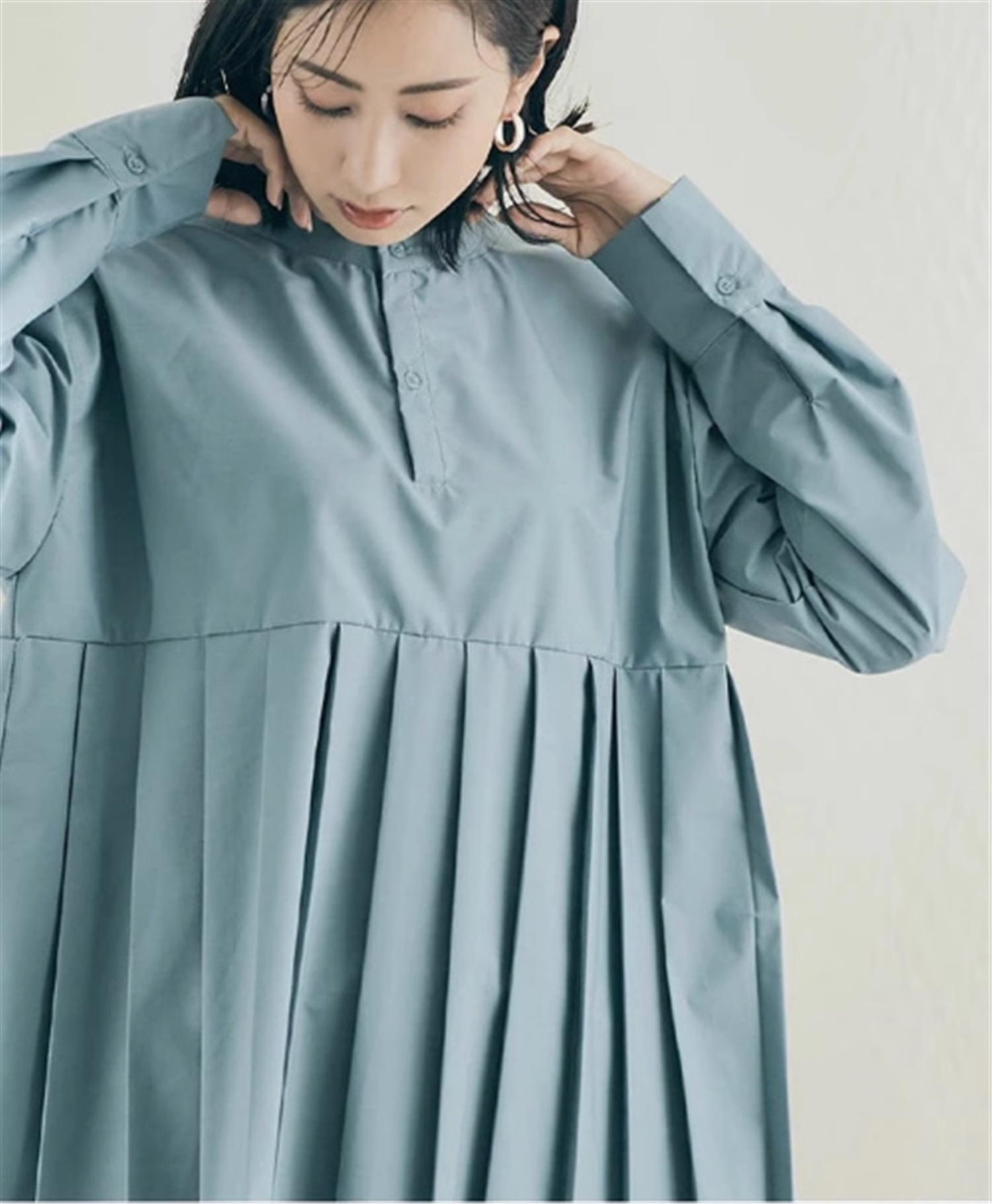 トップス シャツ ロング 袖あり 長袖 ラウンドネック 胸下切り替え プリーツ タックスリーブ かわいい 大人可愛い きれいめ シンプル カジュアル おしゃれ 大人女子 こなれ感 ラフ ガーリー