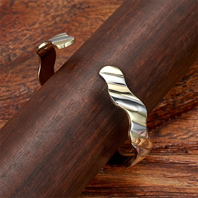 女性用銅ブレスレット,磁気ジュエリー,ピンストライプ オープン 調節可能 ストレス解消 女性の減量 エネルギーマグネット付きの磁気 エネルギーヨガ減量疲労緩和療法瞑想 癒しの石 女性用銅ブレスレット,磁気ジュエリー,ピンストライプ オープン 調節可能 ストレス解消 女性の減量 エネルギーマグネット付きの磁気 エネルギーヨガ減量疲労緩和療法瞑想 癒しの石