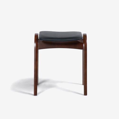 大塚家具 秋田木工 スツール「No.202」ブナ材WNウォールナット色　張地#PVCBK ブラック色　デザイン：剣持勇