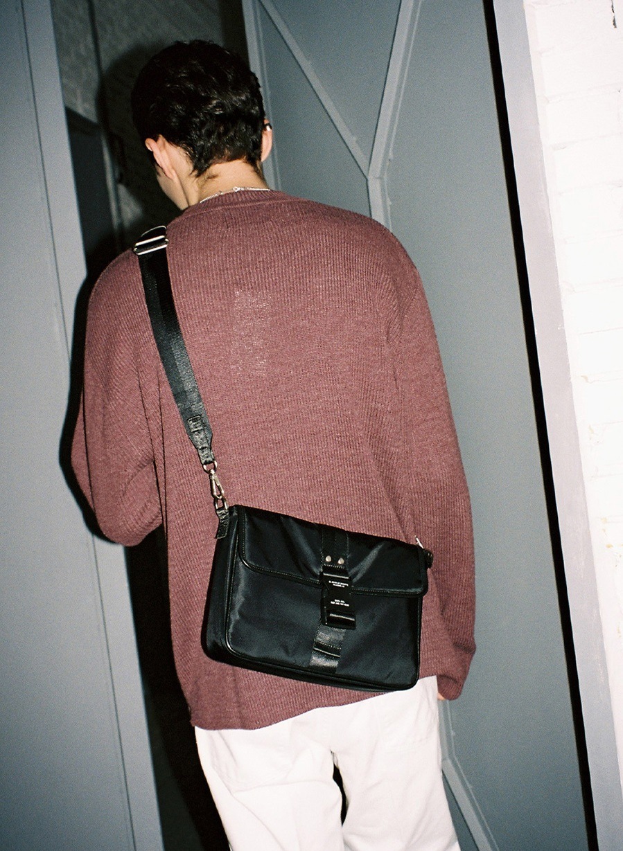 SSRL] brevity flap buckle bag / black 新商品 韓国人気 新学期