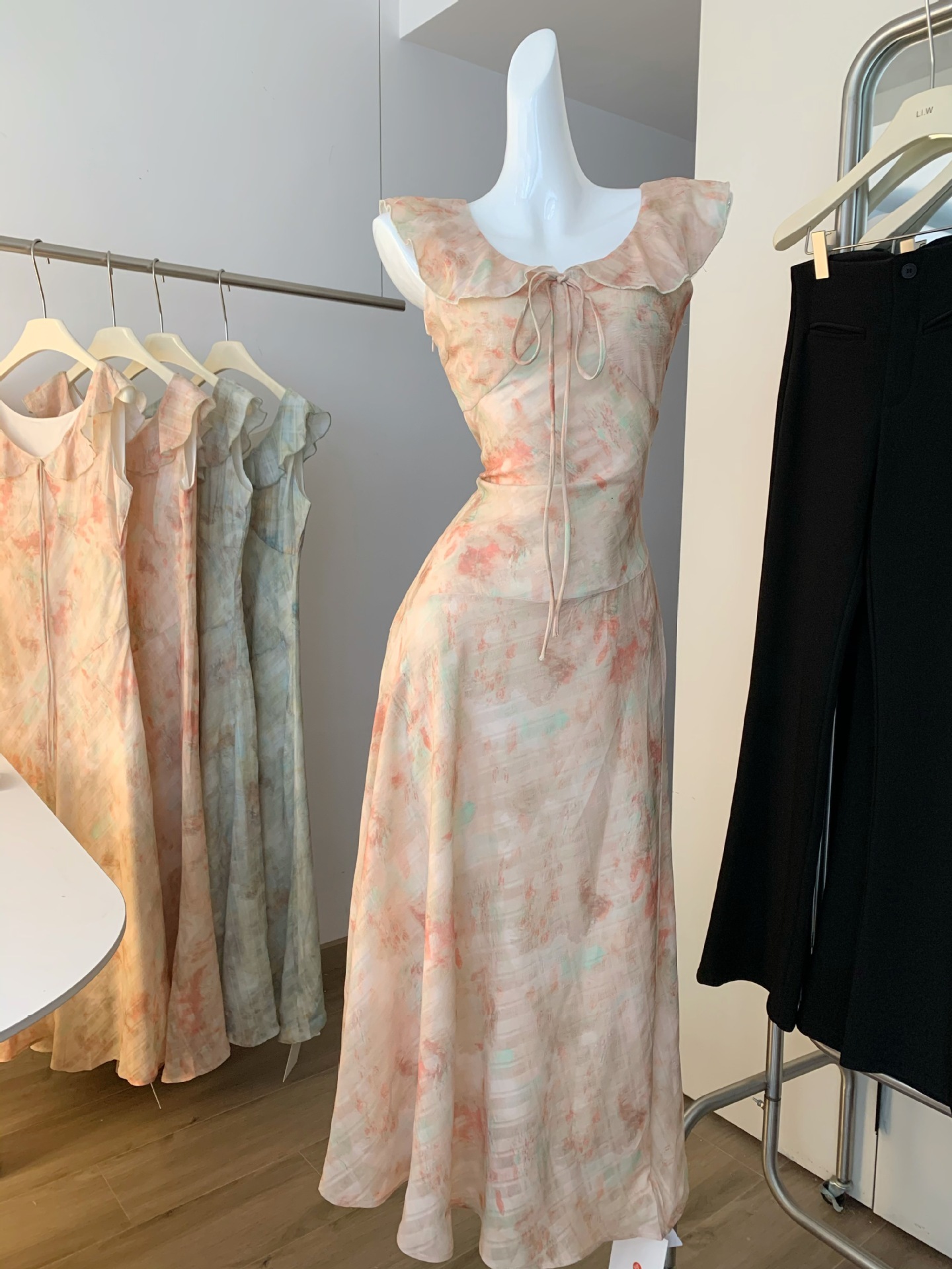 【急速出荷】フレンチプリントスカート立体ジャカード染めキャミソールワンピース女性リボンUネックロング