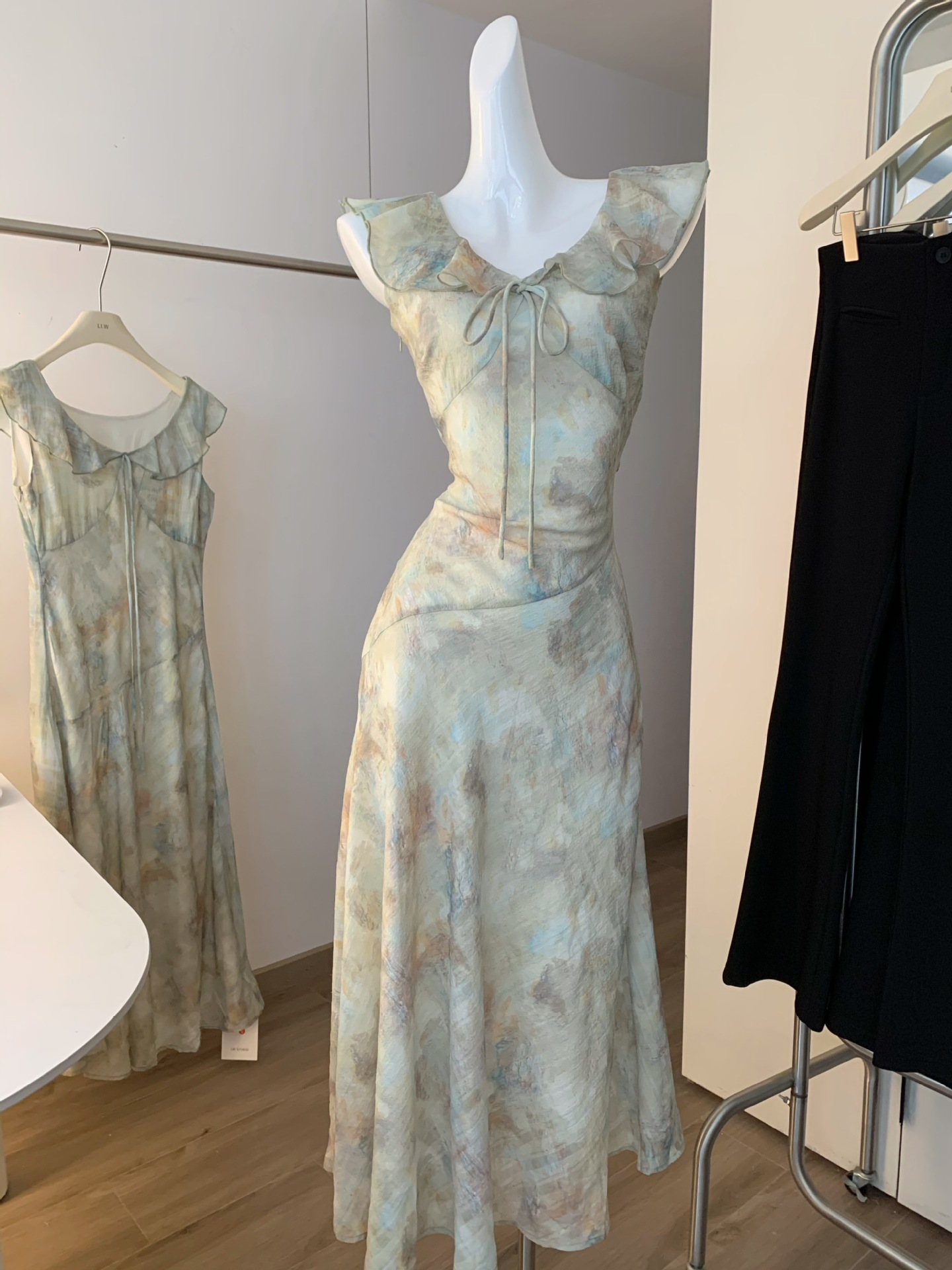 【急速出荷】フレンチプリントスカート立体ジャカード染めキャミソールワンピース女性リボンUネックロング