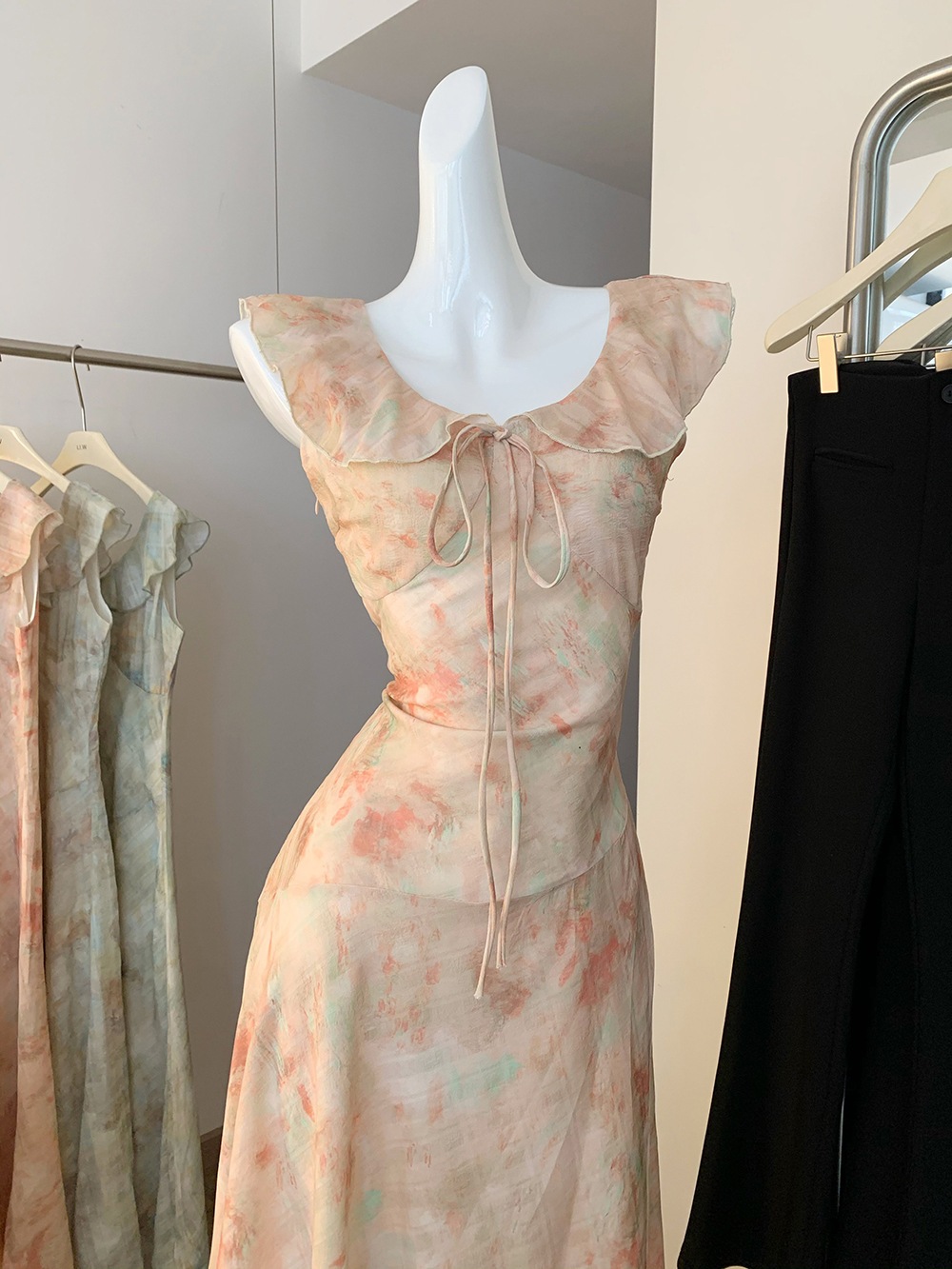 【急速出荷】フレンチプリントスカート立体ジャカード染めキャミソールワンピース女性リボンUネックロング