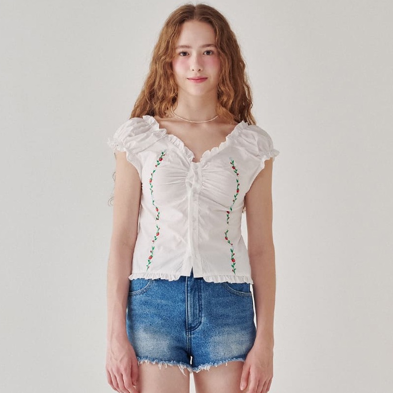 [(G)I-DLE ミヨン 着用] RASPBERRY EMBROIDERY FRILL BLOUSE 韓国 アイドル 袖なし レディース おしゃれ かわいい 白