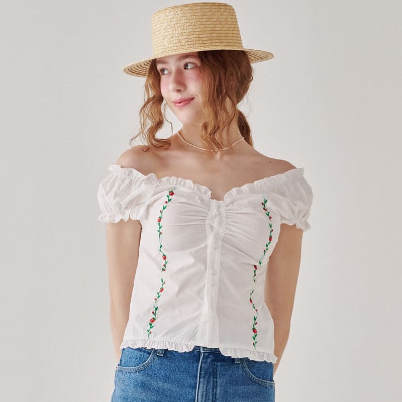 [(G)I-DLE ミヨン 着用] RASPBERRY EMBROIDERY FRILL BLOUSE 韓国 アイドル 袖なし レディース おしゃれ かわいい 白