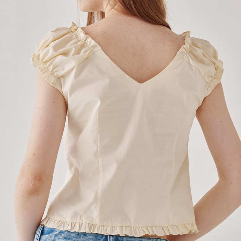 [(G)I-DLE ミヨン 着用] RASPBERRY EMBROIDERY FRILL BLOUSE 韓国 アイドル 袖なし レディース おしゃれ かわいい 白