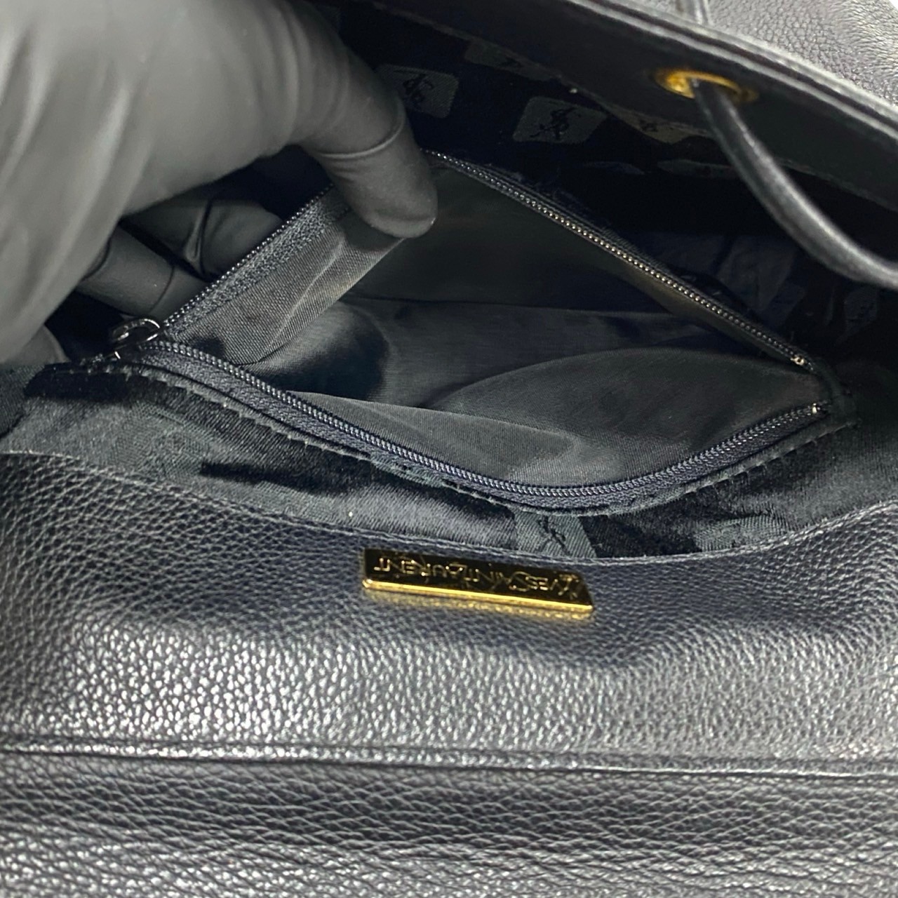 YSL パンチングショルダーバッグ レザー ブラック 18303