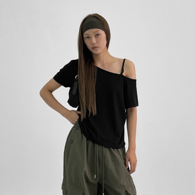 ブラックアップ [秋新品] ラビタアンフットストラップ半袖Tシャツ