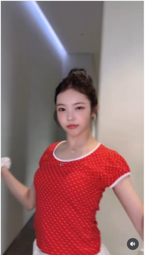 【PINK PINEAPPLE】【Hearts2Hearts+IAN】ドットリボン柄 Tシャツ