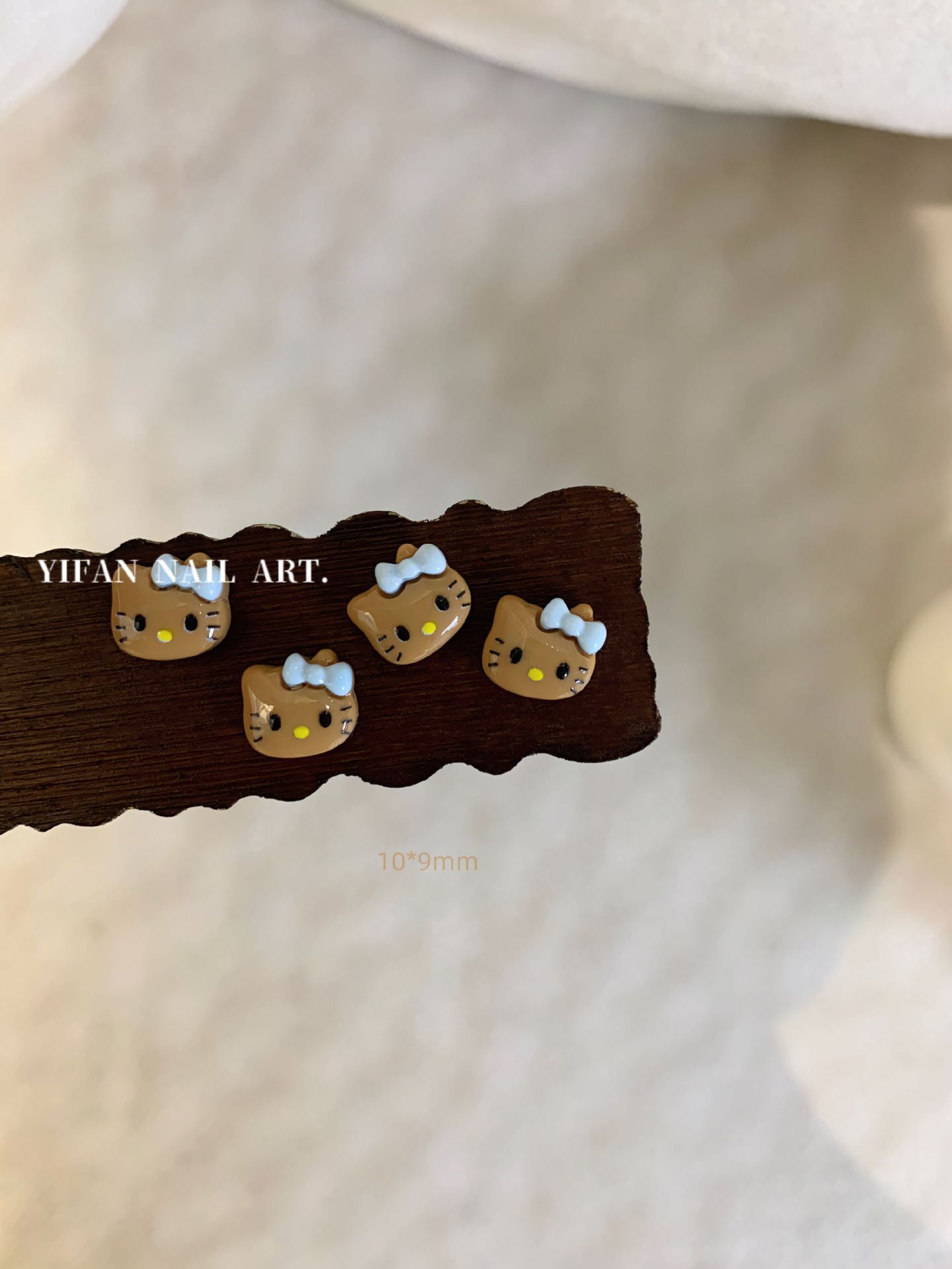 【1点ご購入 で10点プレゼントいたします】ネイルがかわいい黒革のミミアクセサリー2024キャラクターリボンネイル飾り樹脂のドリル