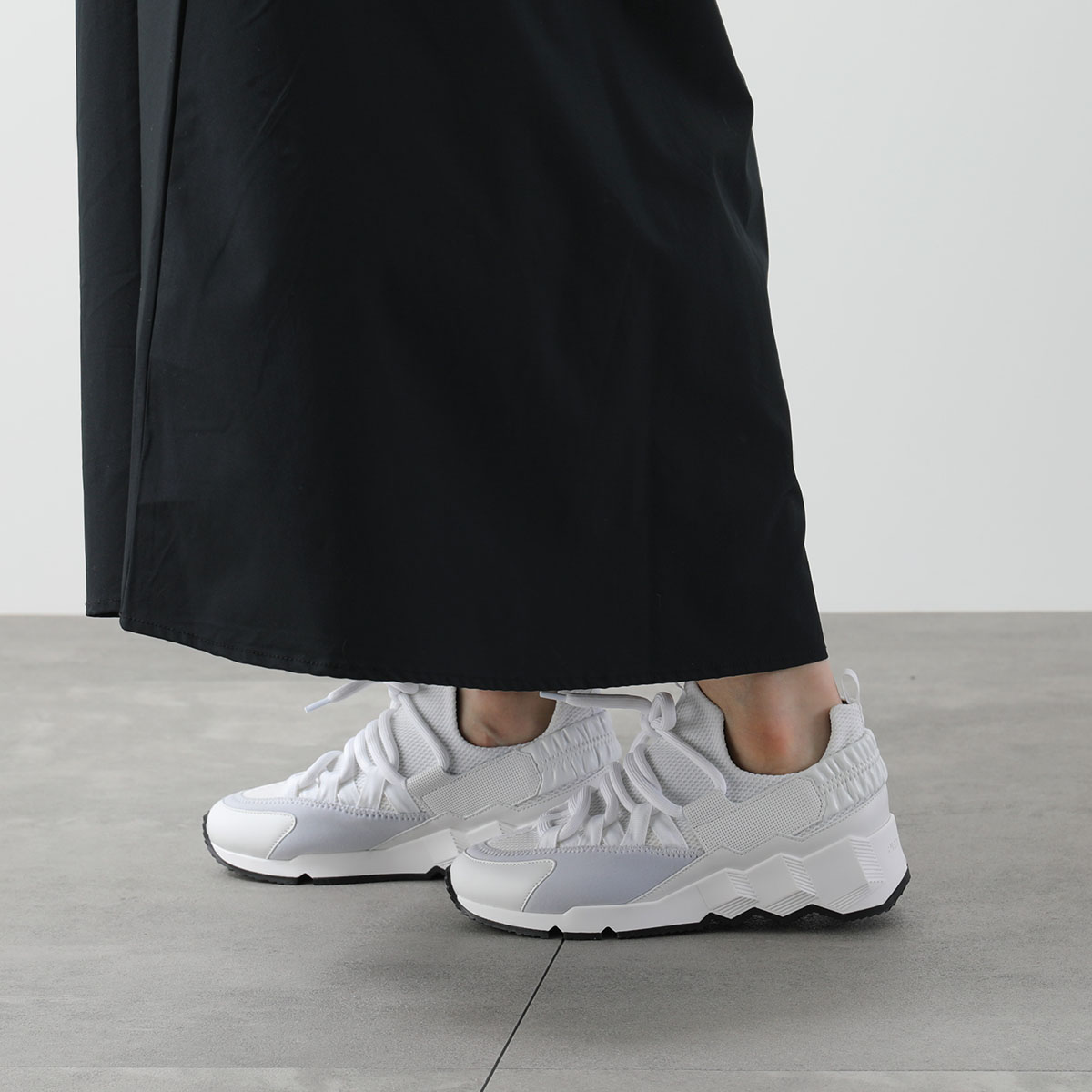 d411102ヒラメ 3.4袋白 津軽 PIERRE HARDY ピエールアルディ スニーカー TREK COMET トレック