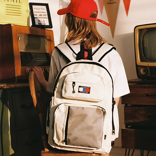 ABROAD 韓国公式販売店のリュックCRUSH USB BACKPACK NEW ITEM!! [USBポートで充電が電子機器使用可能 ]  SNSで話題 男女共用