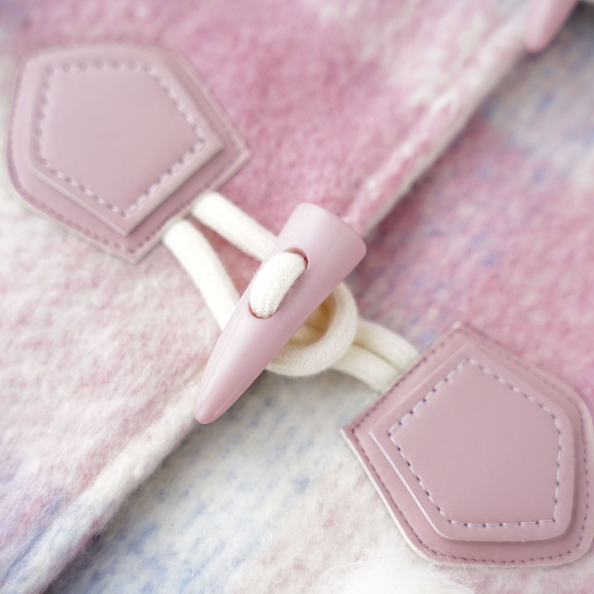 ハローキティ冬の新型女性子供服カジュアルチェックのコートは綿を挟んで中の子供服を厚くして保温する ハローキティ冬の新型女性子供服カジュアルチェックのコートは綿を挟んで中の子供服を厚くして保温する