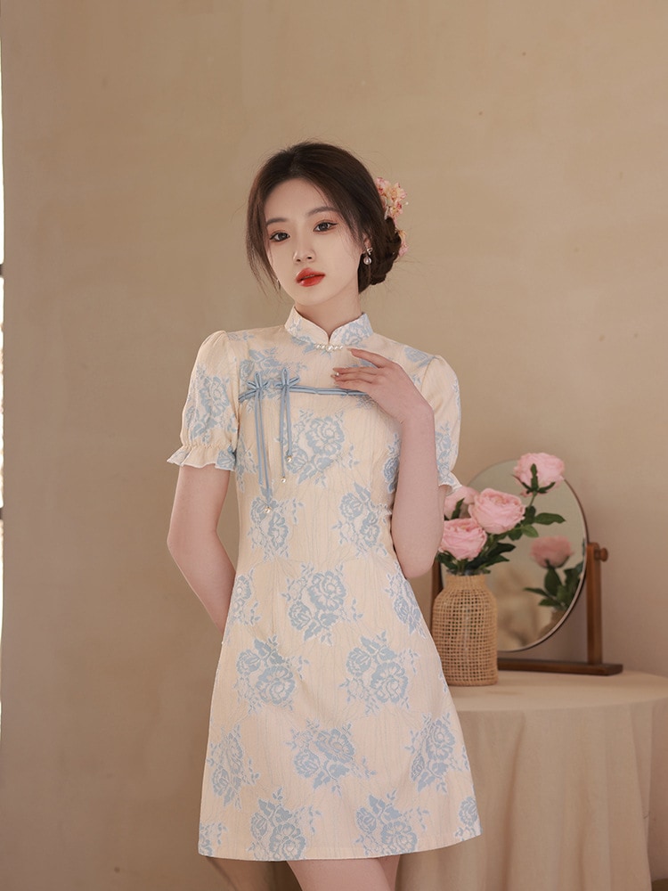 改良チャイナドレスは少女の小柄なワンピースを着ることができる 改良チャイナドレスは少女の小柄なワンピースを着ることができる