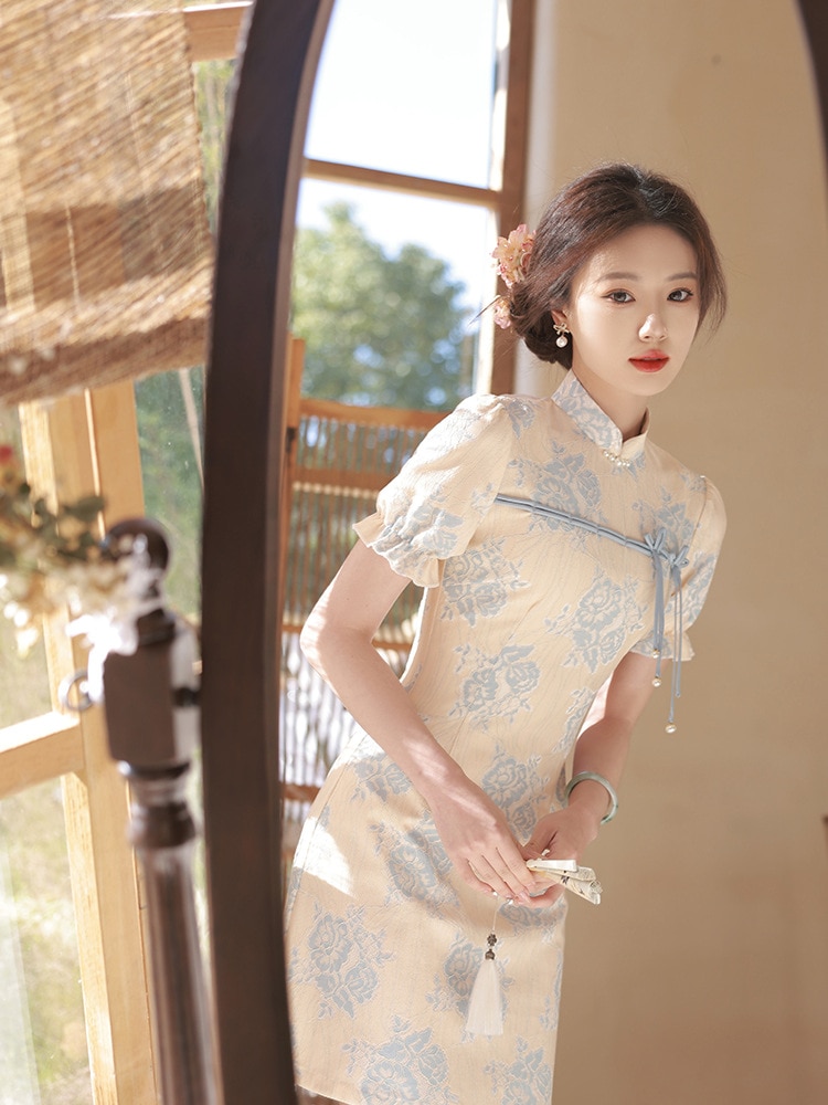 改良チャイナドレスは少女の小柄なワンピースを着ることができる 改良チャイナドレスは少女の小柄なワンピースを着ることができる