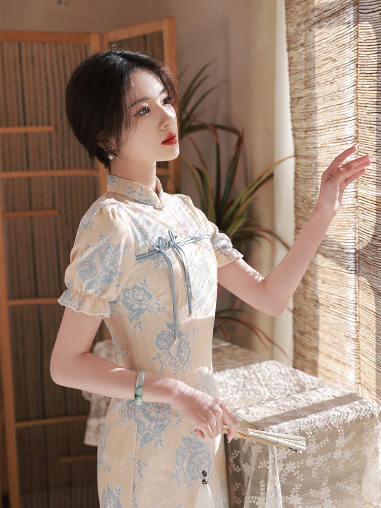 改良チャイナドレスは少女の小柄なワンピースを着ることができる 改良チャイナドレスは少女の小柄なワンピースを着ることができる