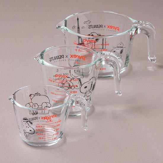 パイレックス　スヌーピー計量カップ Qoo10] Pyrex パイレックススヌーピー耐熱ガラス計量カッ