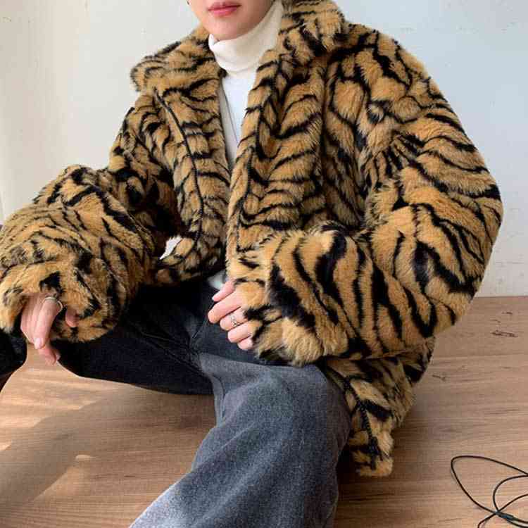 ジップアップブルゾン ファーコート ゼブラ柄 シマウマ柄 ボアジャケット メンズ 暖かい ボア スタンドカラー ライトアウター パーカー ヒョウ柄 シープボア 羽織 フェイクファー 韓国ファッション ジップアップブルゾン ファーコート ゼブラ柄 シマウマ柄 ボアジャケット メンズ 暖かい ボア スタンドカラー ライトアウター パーカー ヒョウ柄 シープボア 羽織 フェイクファー 韓国ファッション
