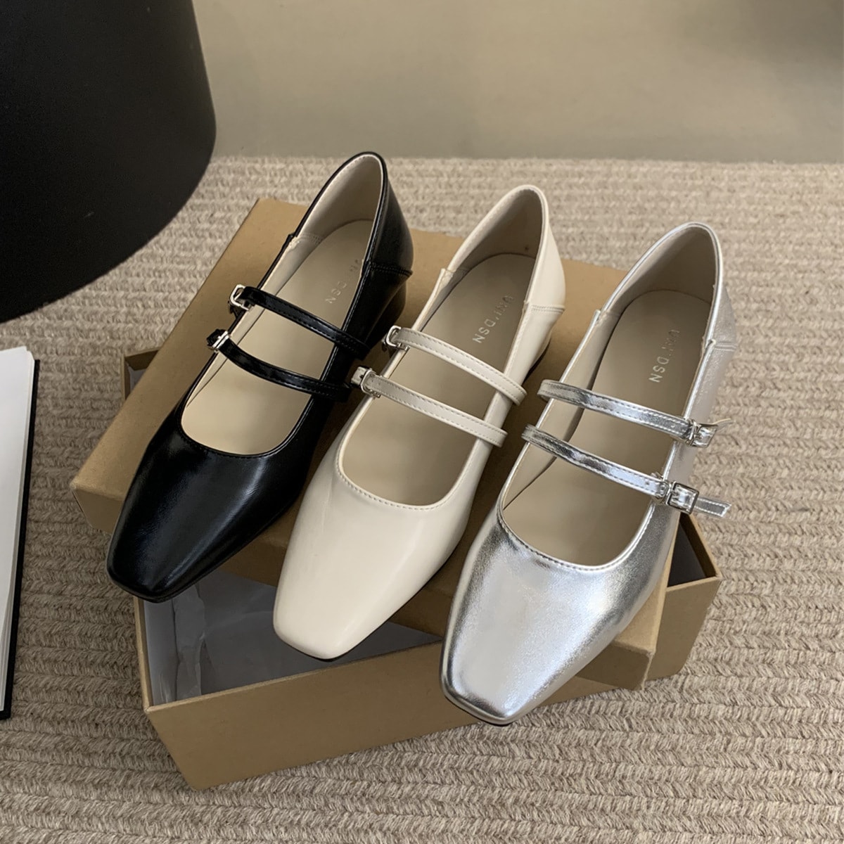 新作 気質 シンプル フラットシューズ 百掛け パンプス ローファー 痛くない 疲れない 通勤靴 レディースパンプス 走れるパンプス準備したいレイングッズ