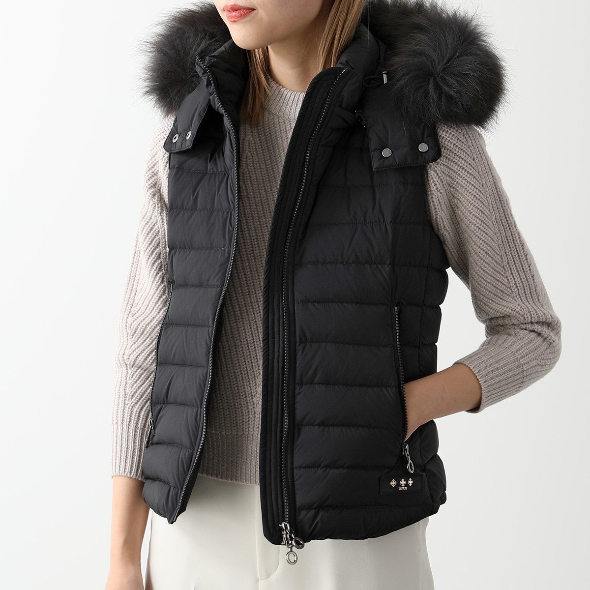 TATRAS タトラス ダウンベスト ORSIERA オルジェラ LTAT24A4900-D ナイロン ファー フード付き ライトダウン ロゴパッチ ジレ カラー2色