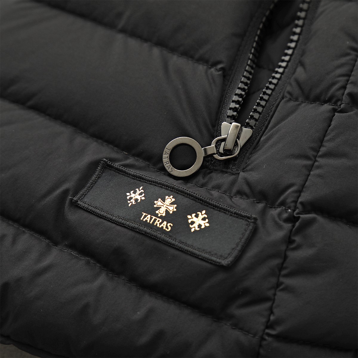 TATRAS タトラス ダウンベスト ORSIERA オルジェラ LTAT24A4900-D ナイロン ファー フード付き ライトダウン ロゴパッチ ジレ カラー2色