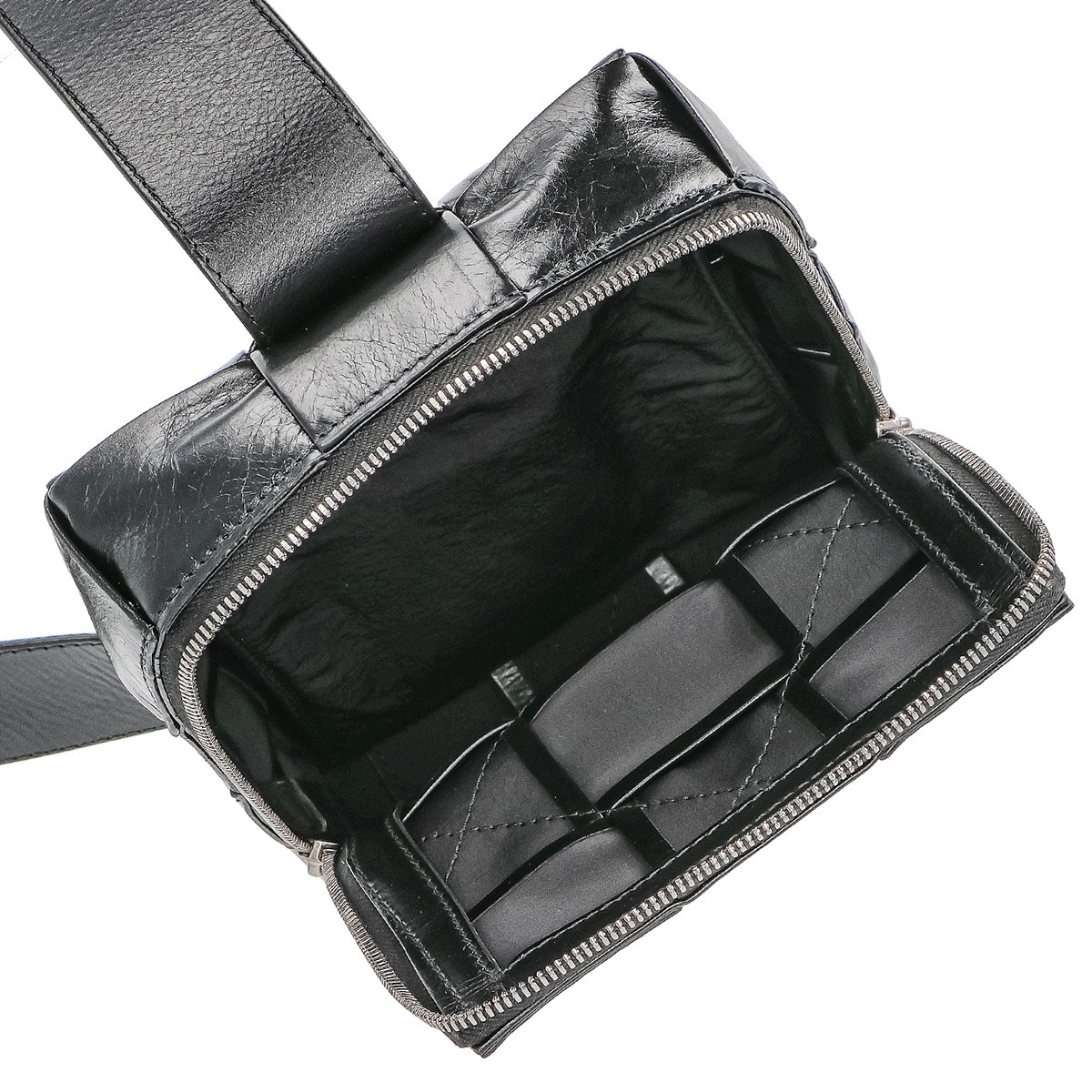 BOTTEGA VENETA 701366-VCQ72-8803 ボッテガヴェネタ メッセンジャー ボディ バッグ マキシイントレチャート カーフスキンレザー ブラック/シルバー