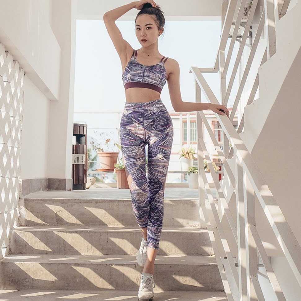 ジム トップス 背中 ヨガウェア セットアップ パープル 紫 総柄 韓国 レディース オルチャン上下セット ブラトップ ホットヨガ ジム エクササイズ フィットネスウェア スポーツ スポーティ ダンス