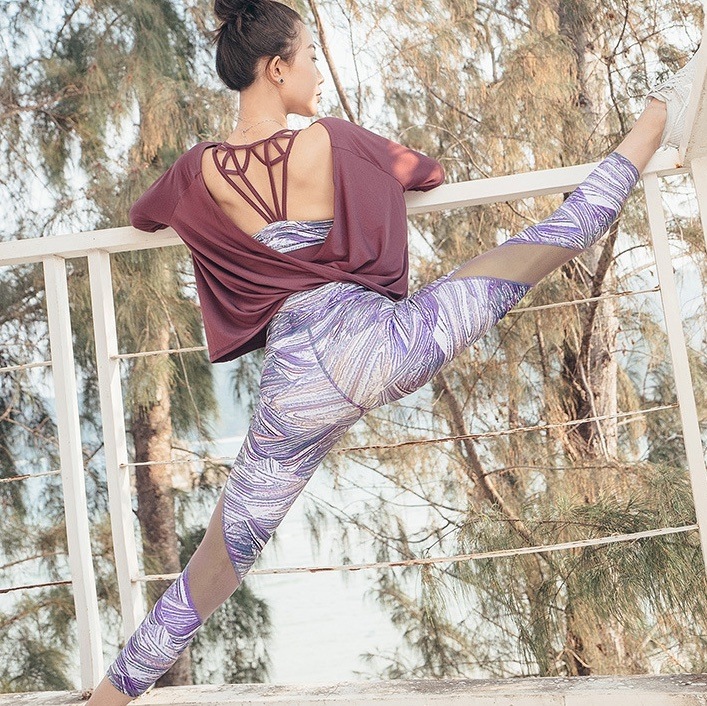 ジム トップス 背中 ヨガウェア セットアップ パープル 紫 総柄 韓国 レディース オルチャン上下セット ブラトップ ホットヨガ ジム エクササイズ フィットネスウェア スポーツ スポーティ ダンス