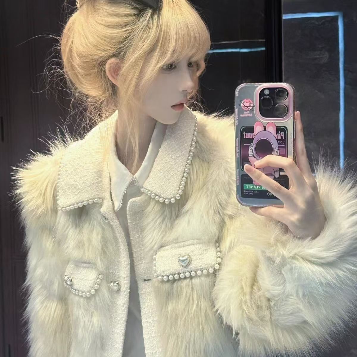 新しい女性の秋と冬の革襟摩耗ビーズスプライシング毛皮コート模倣ラムウールフレアスリーブショートジャケット女性の潮