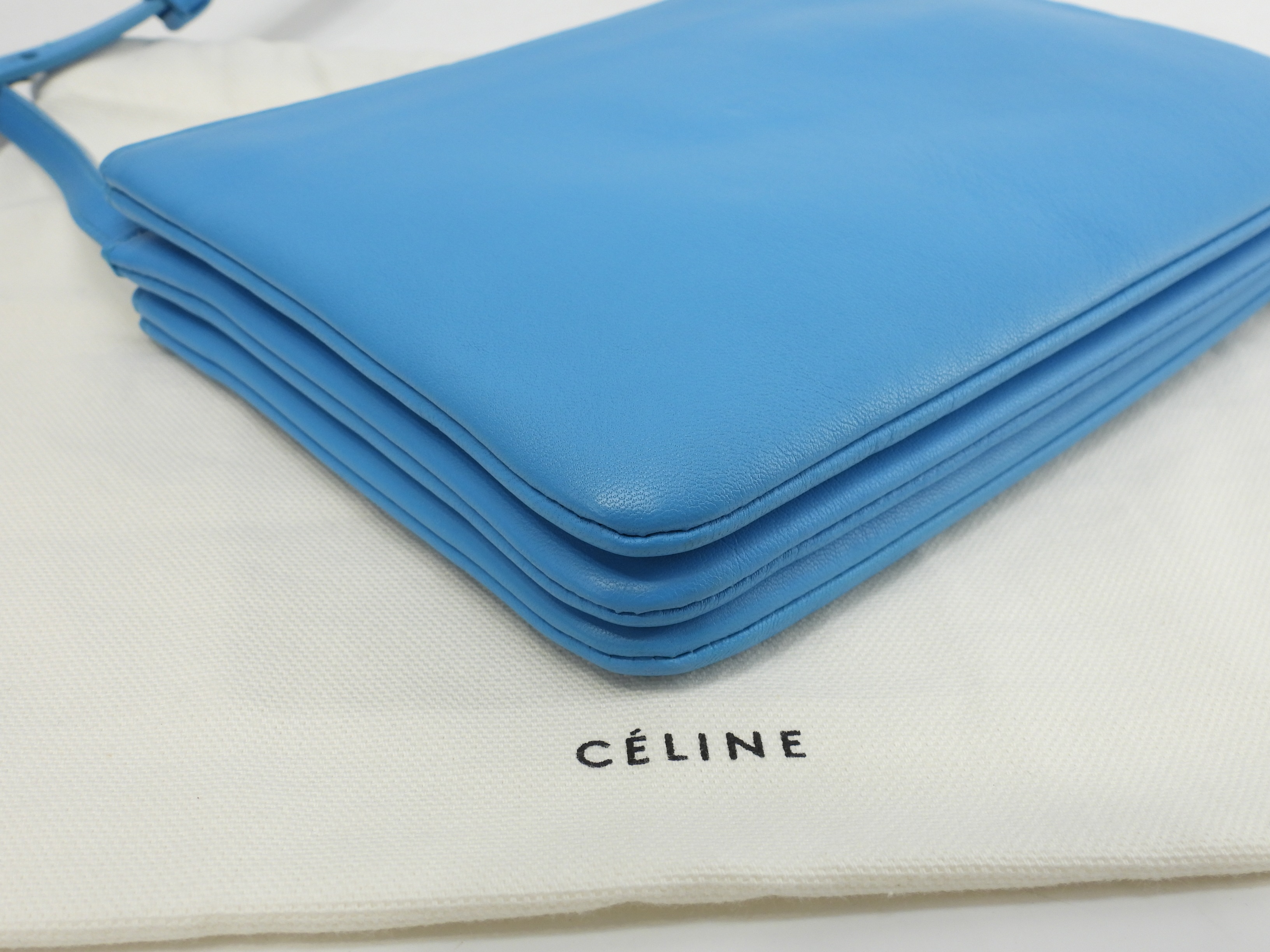 トリオスモール スムースレザー 水色 ゴールド金具 ポシェットバッグ 美品@W-U-PA-0124 トリオスモール スムースレザー 水色 ゴールド金具 ポシェットバッグ 美品@W-U-PA-0124