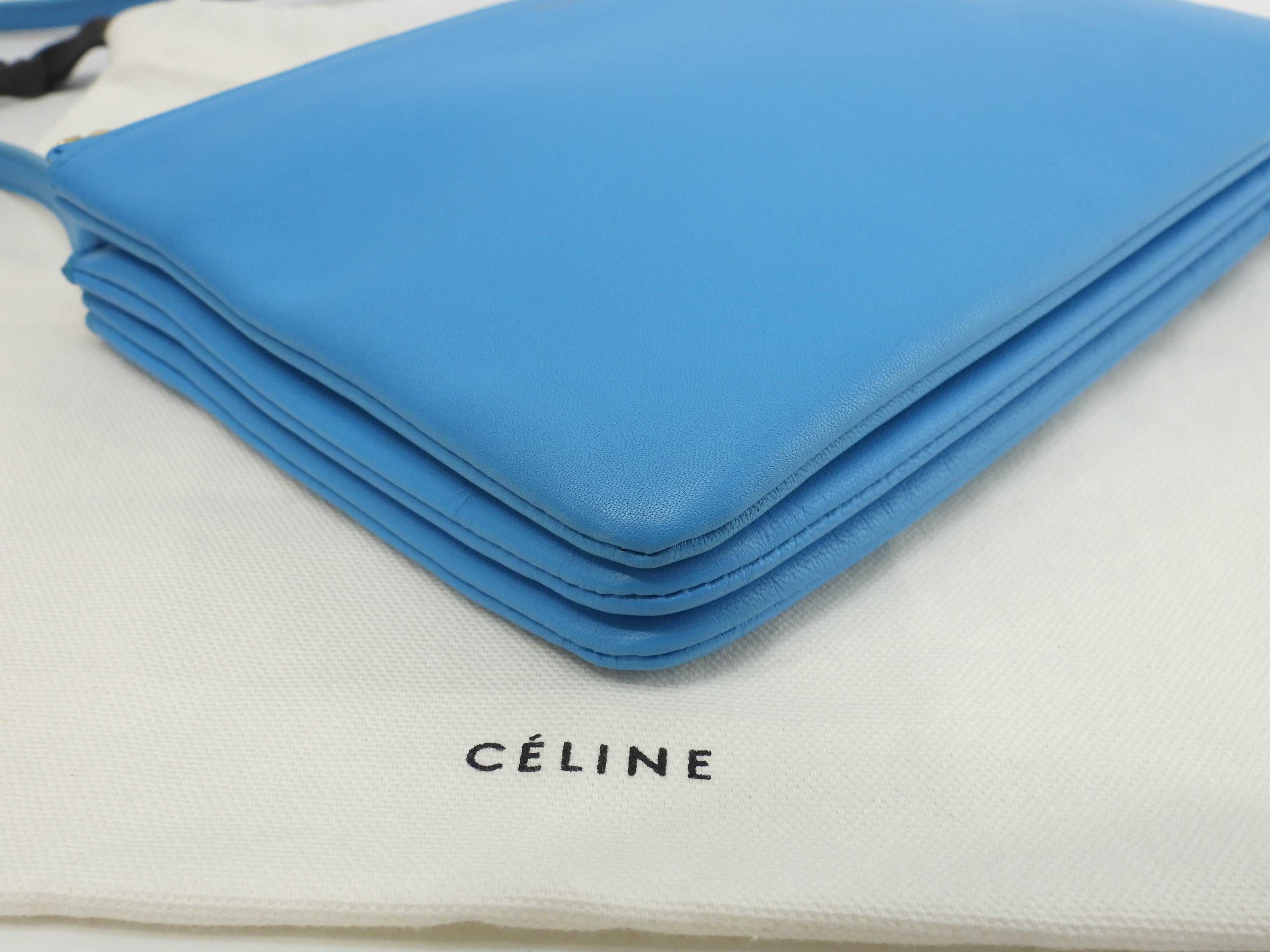 トリオスモール スムースレザー 水色 ゴールド金具 ポシェットバッグ 美品@W-U-PA-0124 トリオスモール スムースレザー 水色 ゴールド金具 ポシェットバッグ 美品@W-U-PA-0124