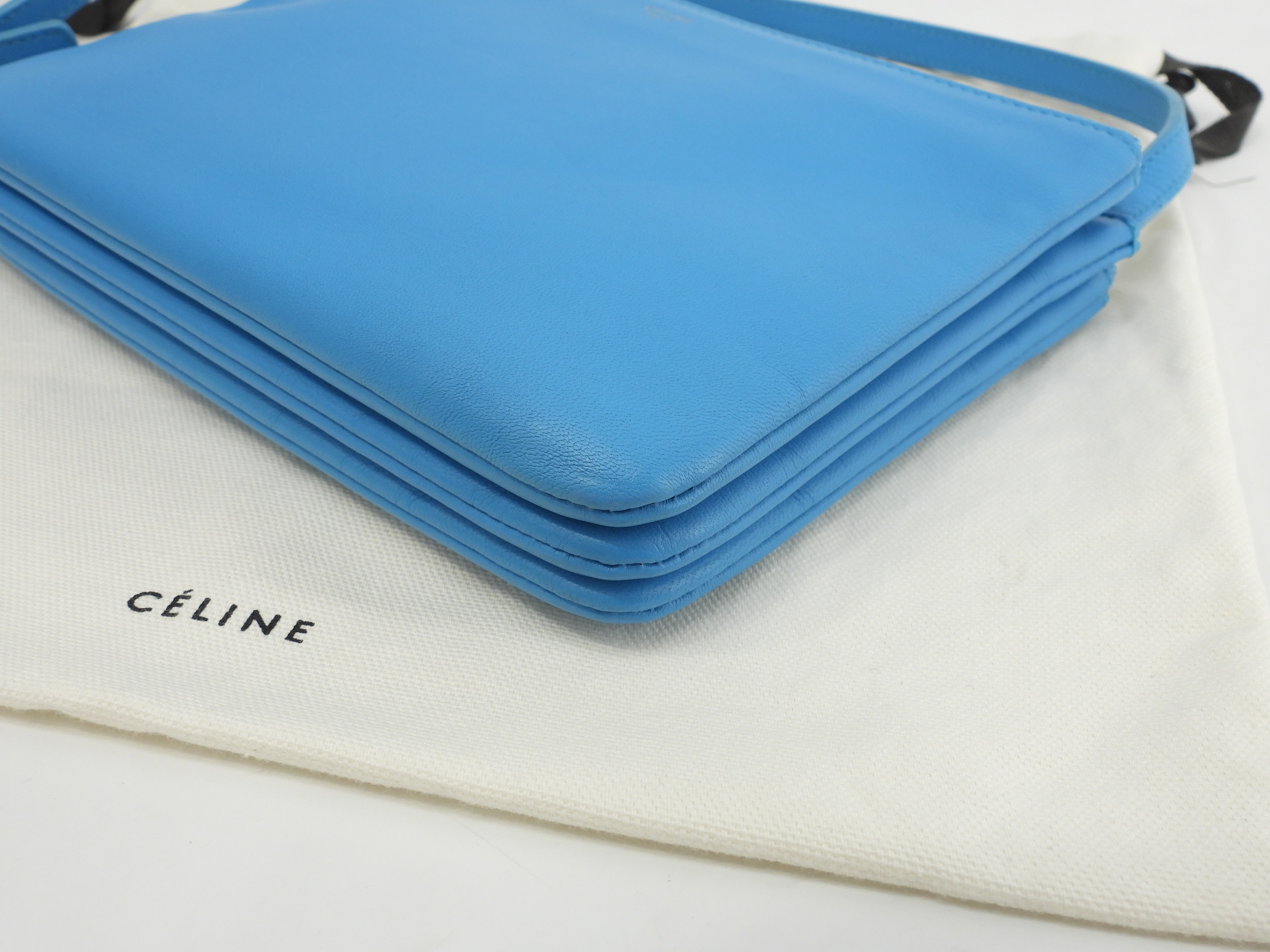 トリオスモール スムースレザー 水色 ゴールド金具 ポシェットバッグ 美品@W-U-PA-0124 トリオスモール スムースレザー 水色 ゴールド金具 ポシェットバッグ 美品@W-U-PA-0124