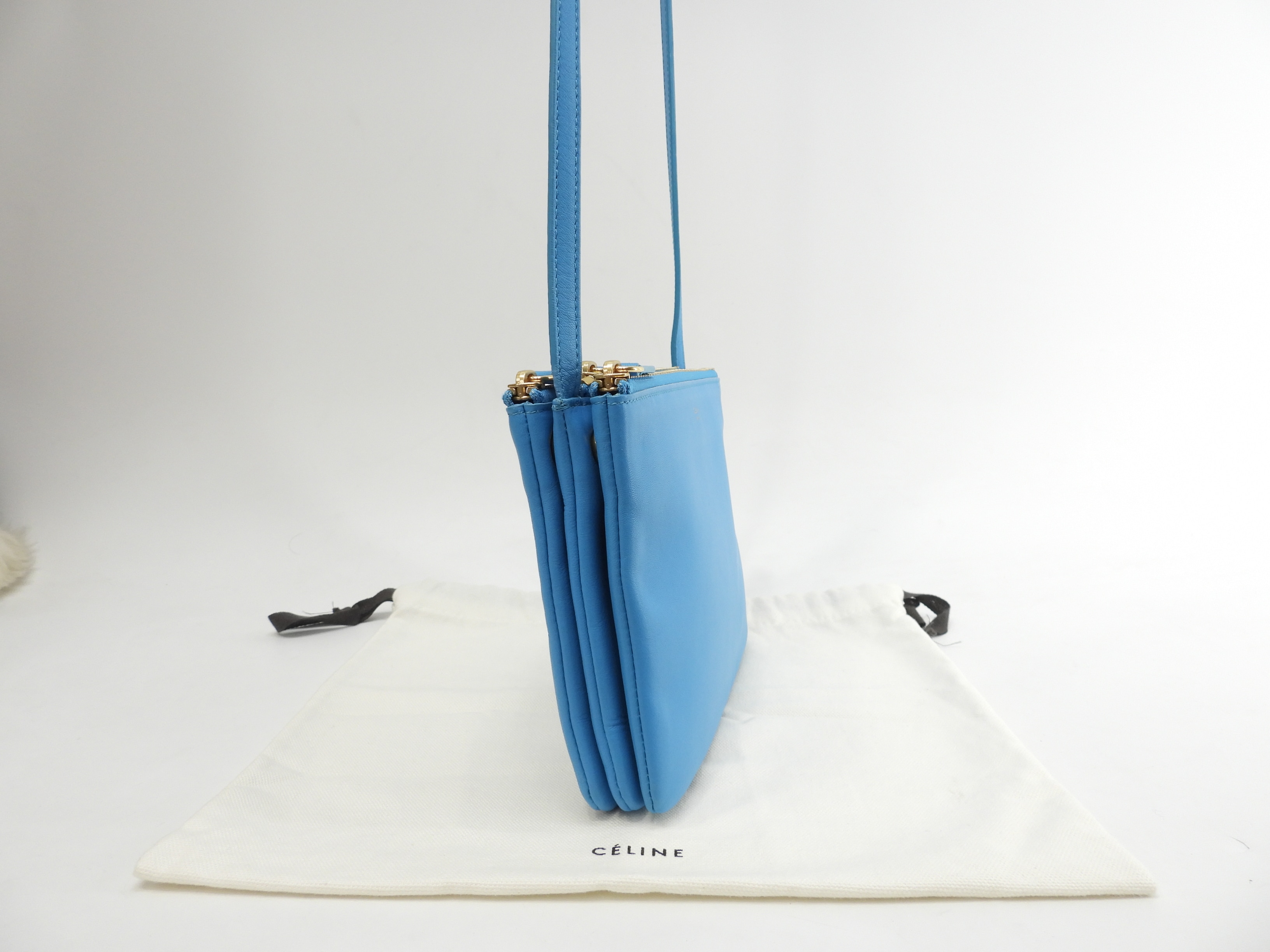 トリオスモール スムースレザー 水色 ゴールド金具 ポシェットバッグ 美品@W-U-PA-0124 トリオスモール スムースレザー 水色 ゴールド金具 ポシェットバッグ 美品@W-U-PA-0124