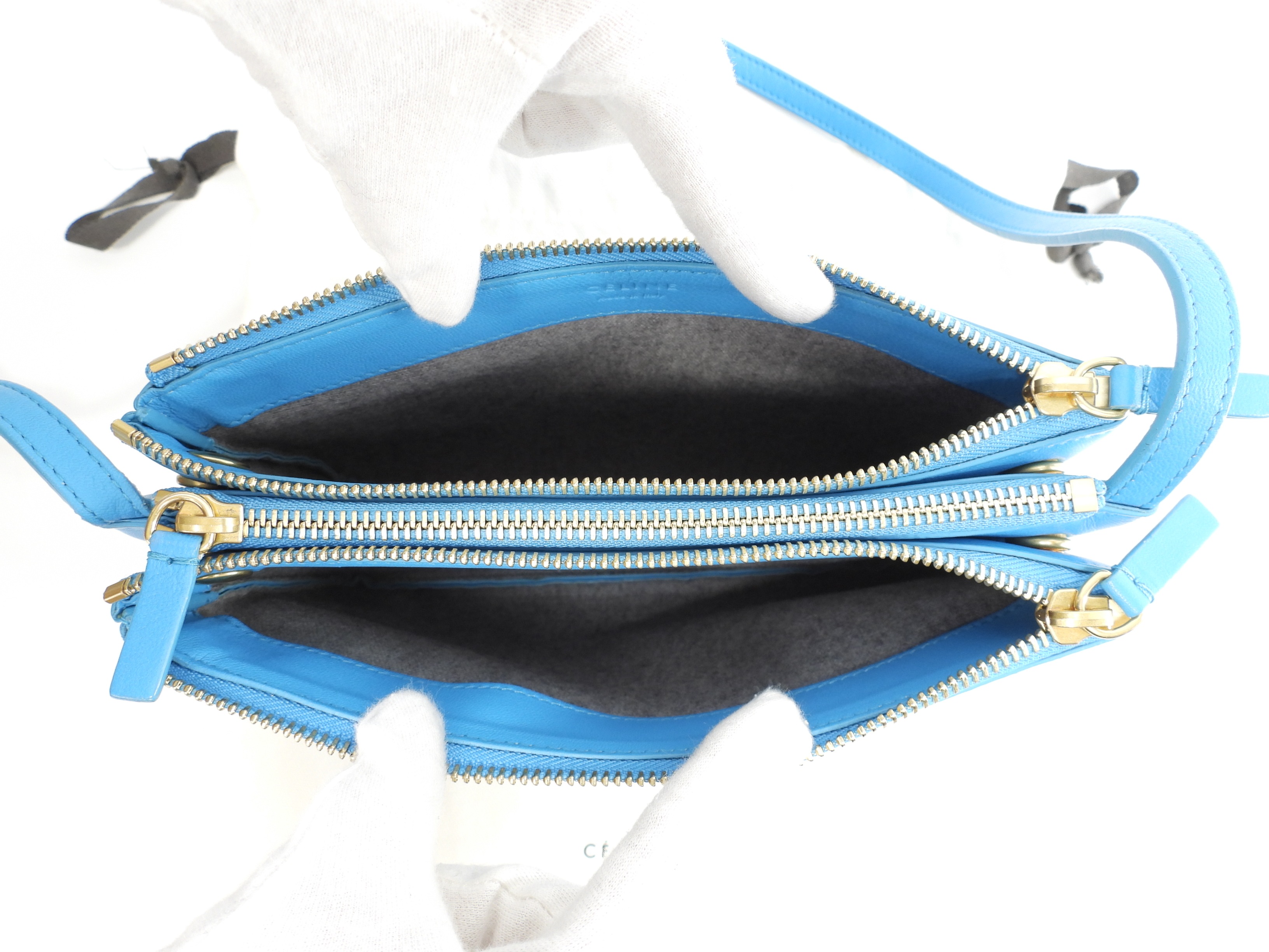 トリオスモール スムースレザー 水色 ゴールド金具 ポシェットバッグ 美品@W-U-PA-0124 トリオスモール スムースレザー 水色 ゴールド金具 ポシェットバッグ 美品@W-U-PA-0124