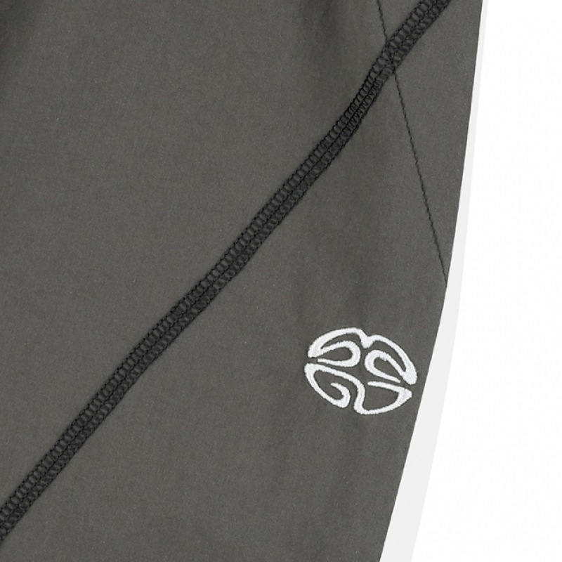 マハグリッドカバーステッチパラシュートパンツブラック (MG2ESMPA11A)