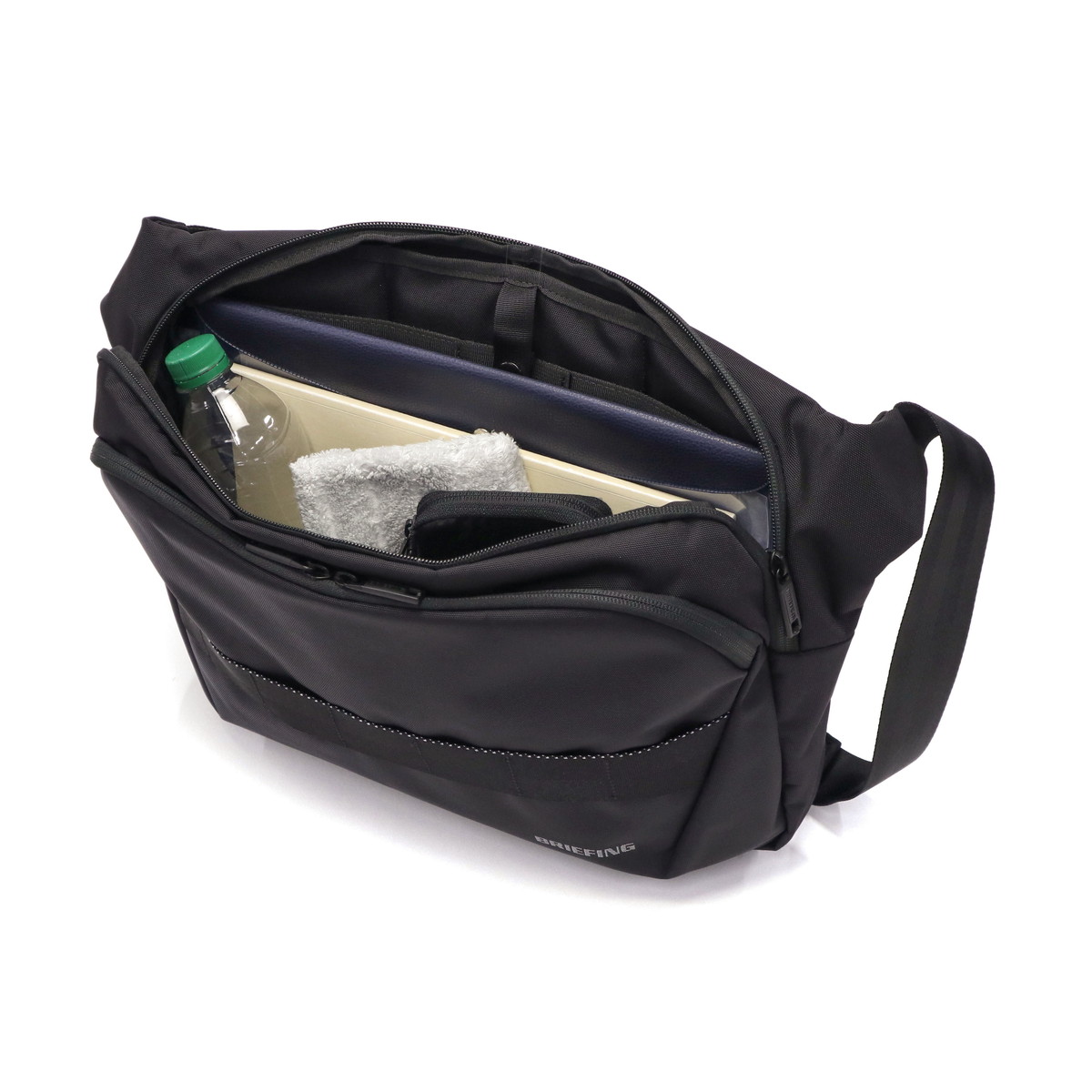 日本正規品 ショルダーバッグ 斜めがけバッグ バッグ ビジネス A4 大きめ PC 3.5L MFC COLLECTION MFC LAPTOP SACOCHE 14 BRA241L59 日本正規品 ショルダーバッグ 斜めがけバッグ バッグ ビジネス A4 大きめ PC 3.5L MFC COLLECTION MFC LAPTOP SACOCHE 14 BRA241L59