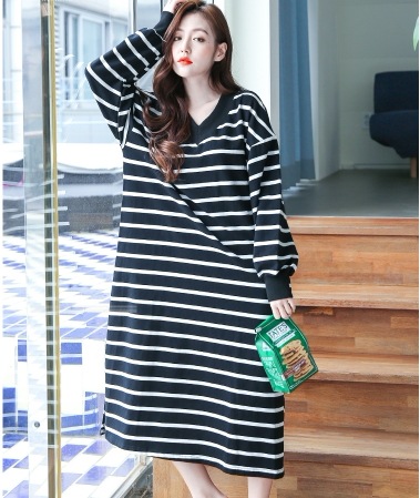 お泊りデート モテコーデ ワンピース トレーナー 部屋着 寝巻き ナイトウェア 膝丈 ひざ丈 袖あり 長袖 Vネック 襟なし フレア Aライン かわいい 可愛い シンプル カジュアル お泊りデート モテコーデ ワンピース トレーナー 部屋着 寝巻き ナイトウェア 膝丈 ひざ丈 袖あり 長袖 Vネック 襟なし フレア Aライン かわいい 可愛い シンプル カジュアル