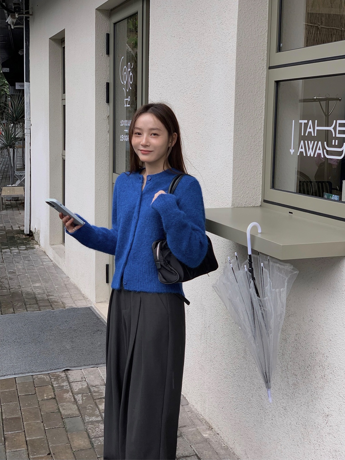 ラクダの毛の柔らかいモチモチのセーターの女性2023秋冬の新しい韓国版のボタンの丸首の基礎のニットのカーディガン21696