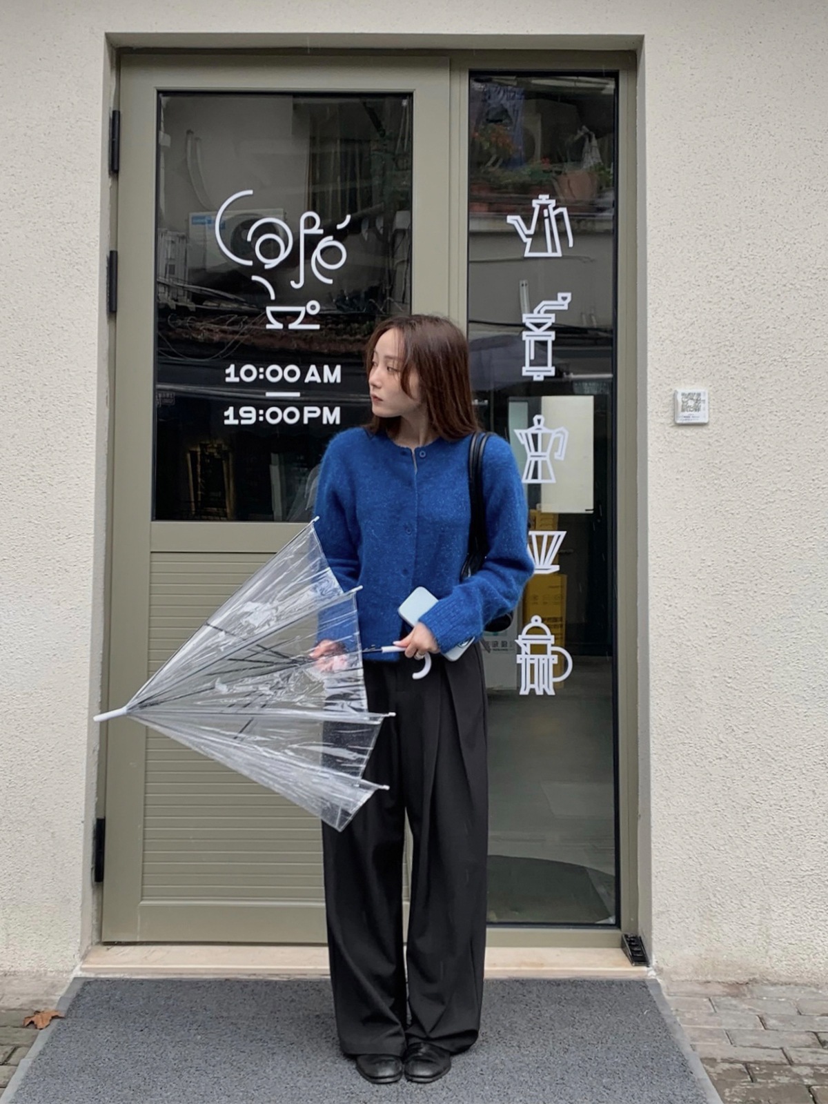 ラクダの毛の柔らかいモチモチのセーターの女性2023秋冬の新しい韓国版のボタンの丸首の基礎のニットのカーディガン21696