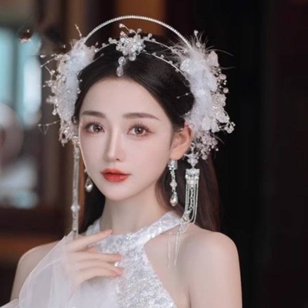 ウェディングティアラ フラワー ヘアアクセサリー ヘッドアクセサリー ウエディング用品 ウェディング小物 豪華 華やか お洒落 キラキラ アクセサリー