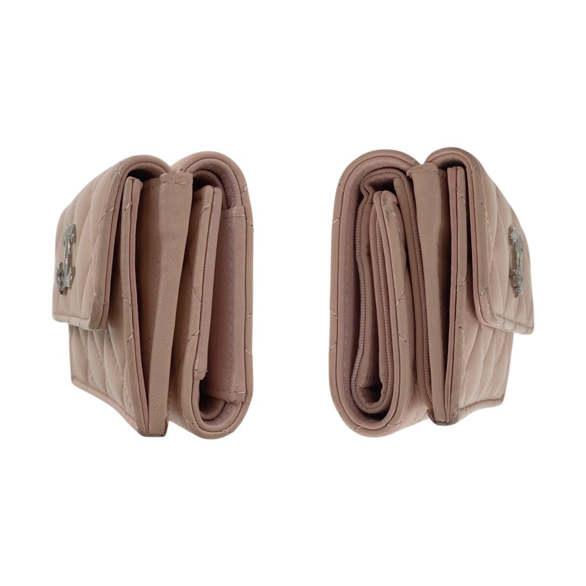 マトラッセ ココマーク ピンクベージュ シルバー金具 ラムスキン コンパクトウォレット Wホック レディース 504966 マトラッセ ココマーク ピンクベージュ シルバー金具 ラムスキン コンパクトウォレット Wホック レディース 504966