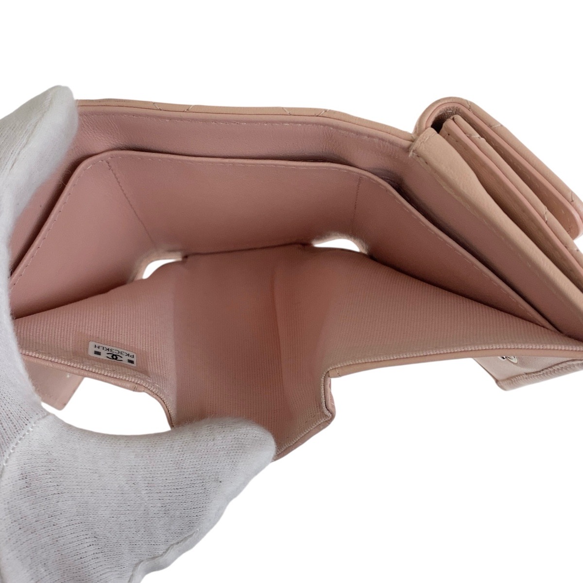 マトラッセ ココマーク ピンクベージュ シルバー金具 ラムスキン コンパクトウォレット Wホック レディース 504966 マトラッセ ココマーク ピンクベージュ シルバー金具 ラムスキン コンパクトウォレット Wホック レディース 504966