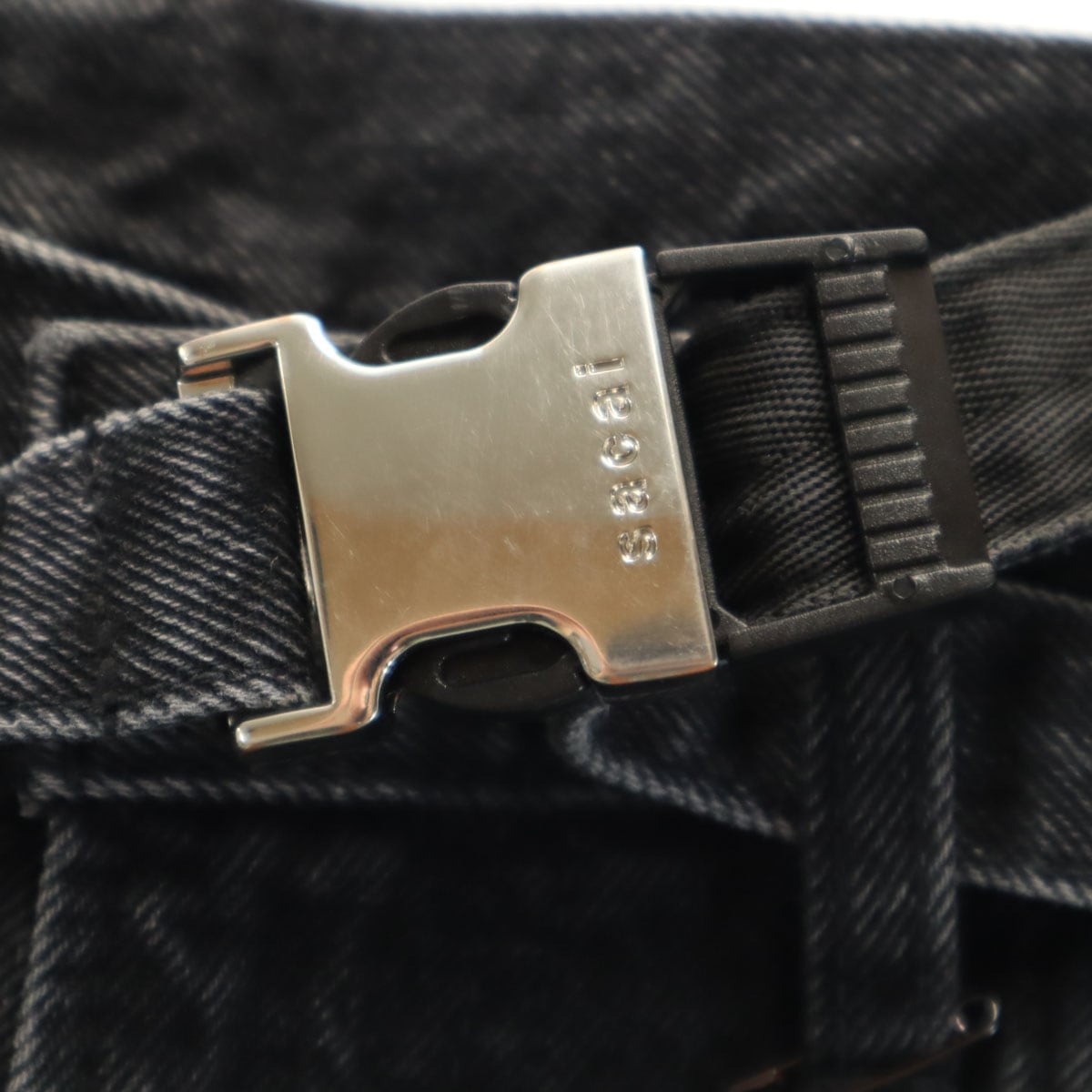 Sacai サカイ 未使用 日本製 デニムパンツ 1 黒系 タグ付き メンズ 古着 Sacai サカイ 未使用 日本製 デニムパンツ 1 黒系 タグ付き メンズ 古着