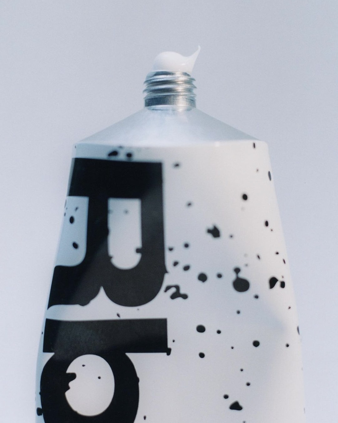 Qoo10限定セット【 ベストセラーKit 】 ボディローション ハンドクリーム モノクローム ボディクリーム 大容量 300ml ポンプ式 いい香り いい匂い 保湿 乾燥 香水 Qoo10限定セット【 ベストセラーKit 】 ボディローション ハンドクリーム モノクローム ボディクリーム 大容量 300ml ポンプ式 いい香り いい匂い 保湿 乾燥 香水