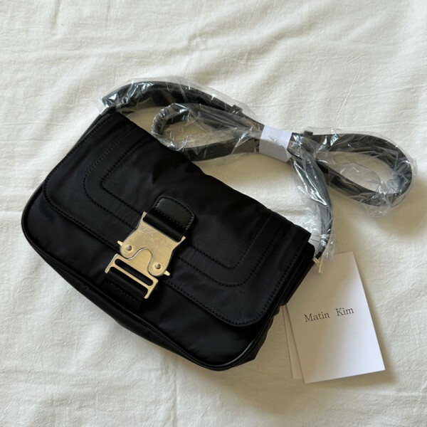 【MATIN KIM】BUCKLE BAG ロゴ刻印バックル Qoo10] Matin Kim MATIN BUCKLE BAG 韓国正