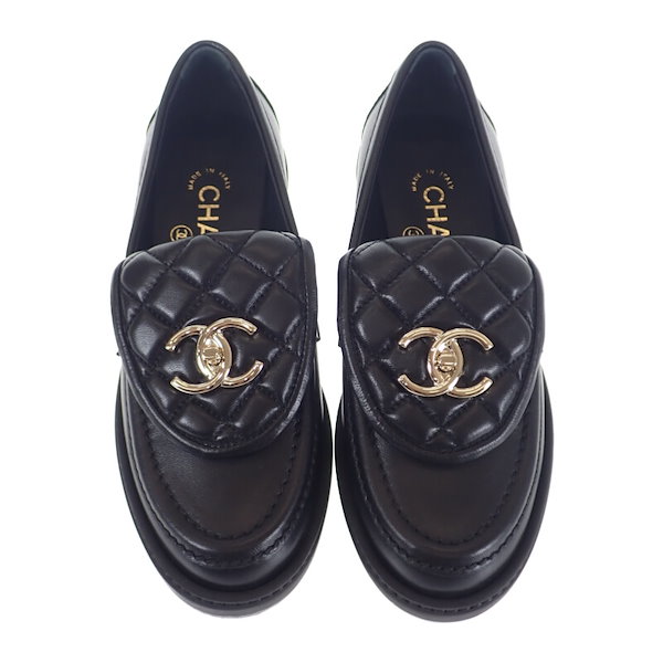 足元をエレガントに【CHANEL】ココマーク ターンロック ローファー
