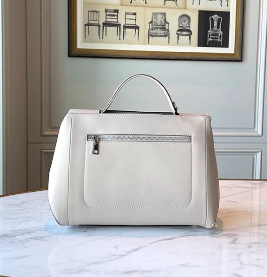 ハンドバッグ レディース バッグ 鞄 かばん ショルダーバッグ 肩掛けバッグ 斜め掛けバッグ きれいめ エレガント 通勤 オフィス OL 牛革 レザー 上品 カジュアル お出かけ おしゃれ 無地 女性